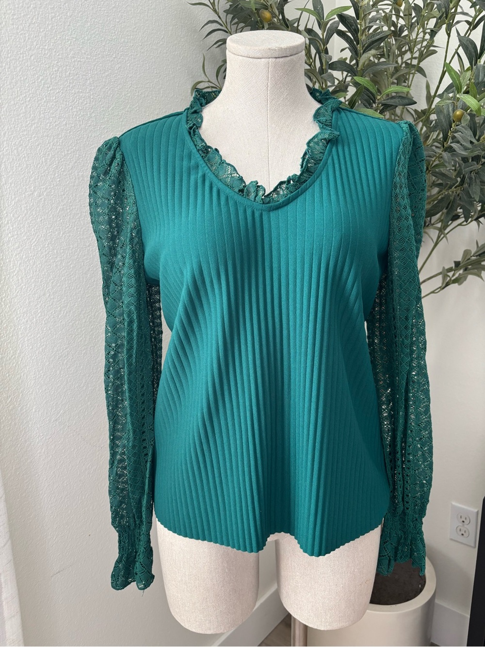 Marc  New York Teal Lace-Sleeve Ribbed V-Neck Top